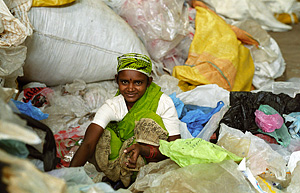 M�ll sammeln in Pune - Rainer H�rig beschreibt den Alltag von M�llsammlerinnen